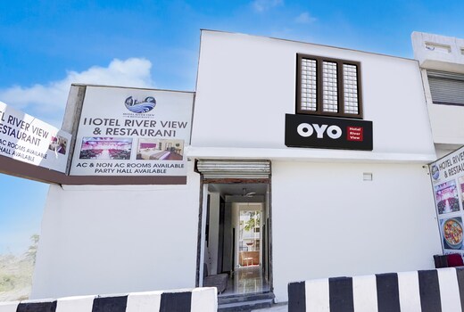 Hotel O River View & Restaurant