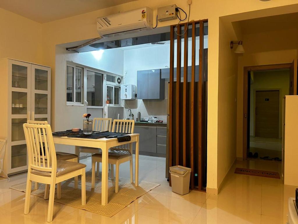 Premium Studio Apartment with Gym Sauna Pool with Infinity Pool near Airport - Tap to explore photos