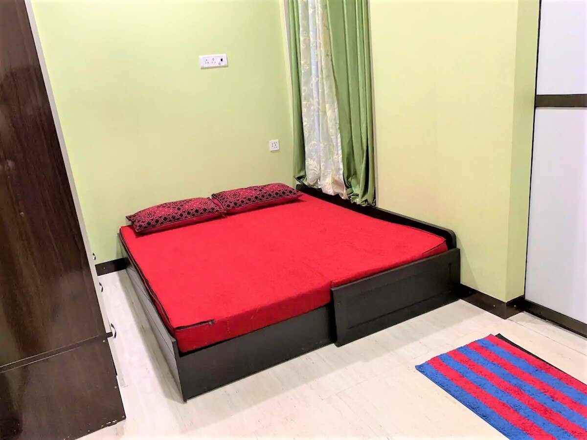 Upscale Affordable 2 Bed Apt in Heart of Mumbai - Tap to explore photos