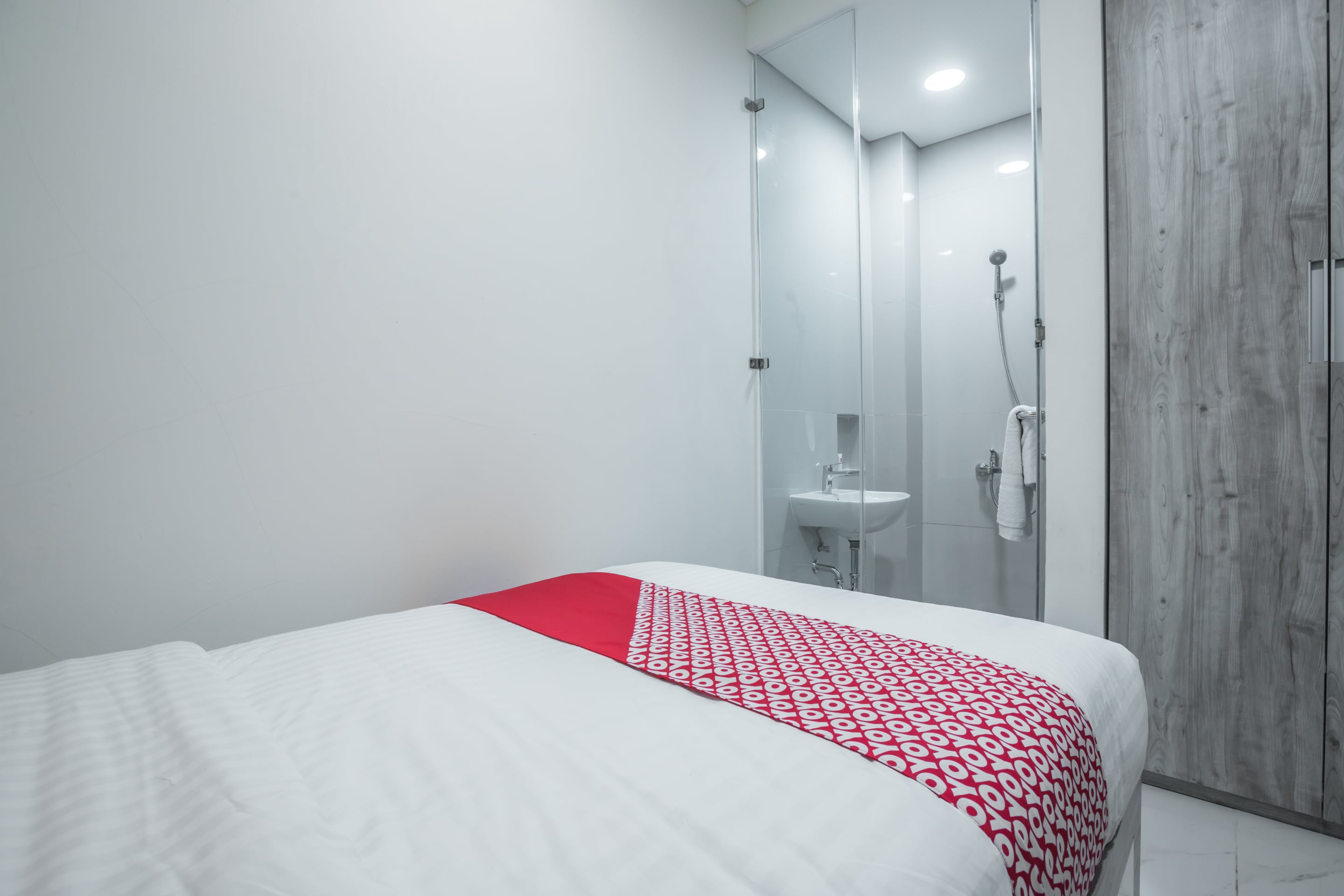 OYO 1487 Residence Khoe - Tap to explore photos