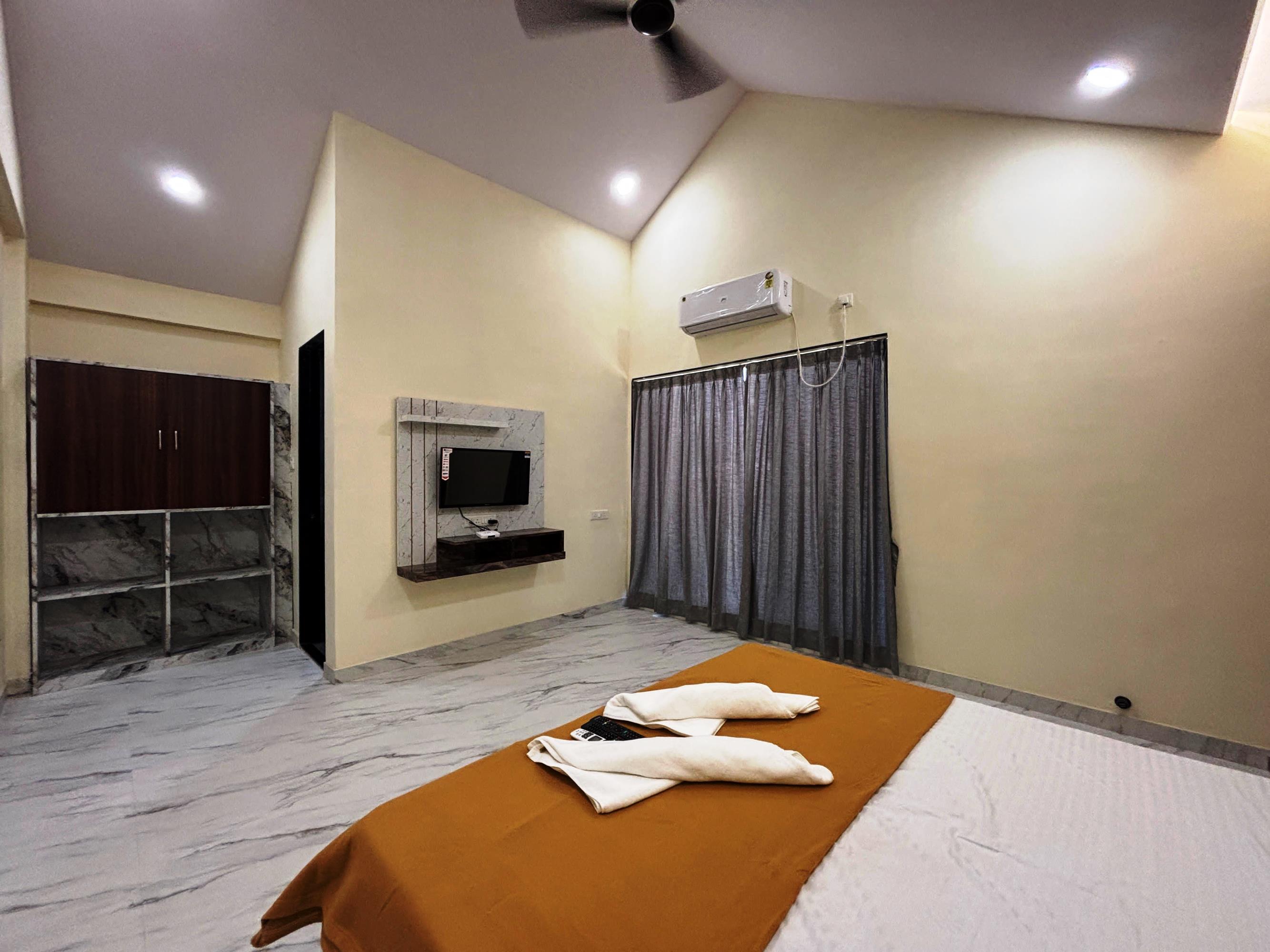 Deluxe AC Room 1