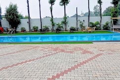HOTEL THE ROYAL CROWNE - Resort, Swimming Pool, Banquet Hall, Premium Rooms, Ludhiana