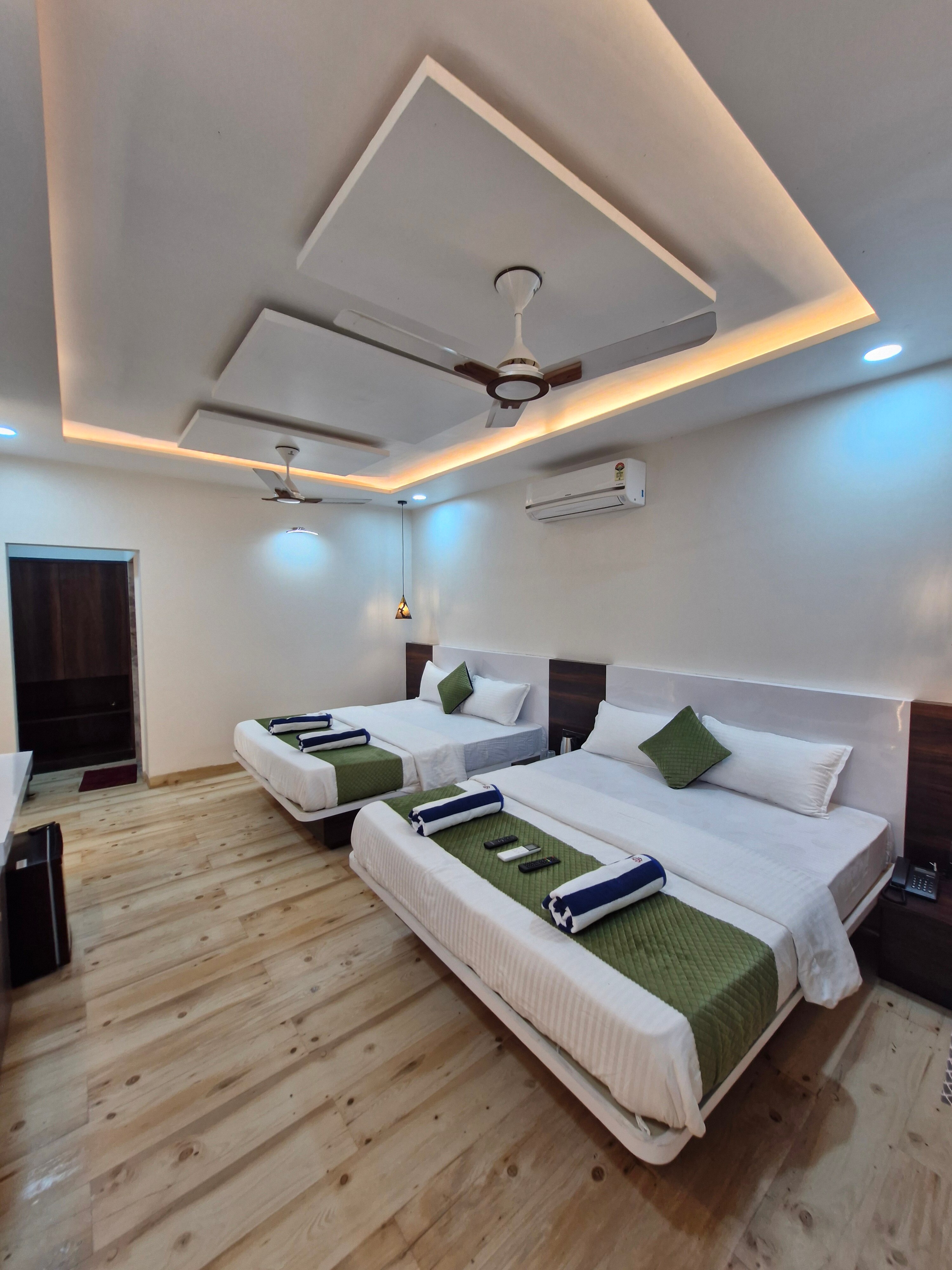 ILIF 2706 WESTERN BREEZE VILLAS