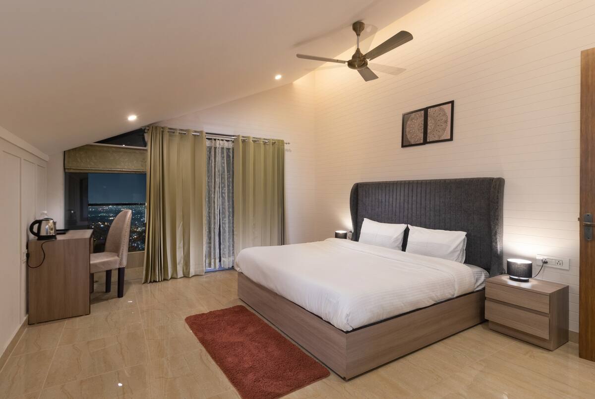 Equinox 2 BHK Plush Cottage With Panaromic View - Tap to explore photos