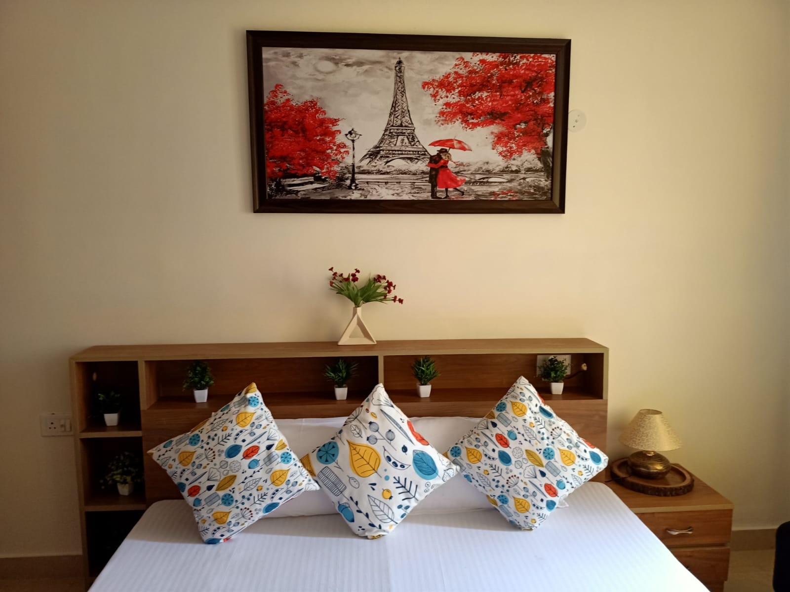 Shubham 2BHK Apartment near Ganges - Tap to explore photos