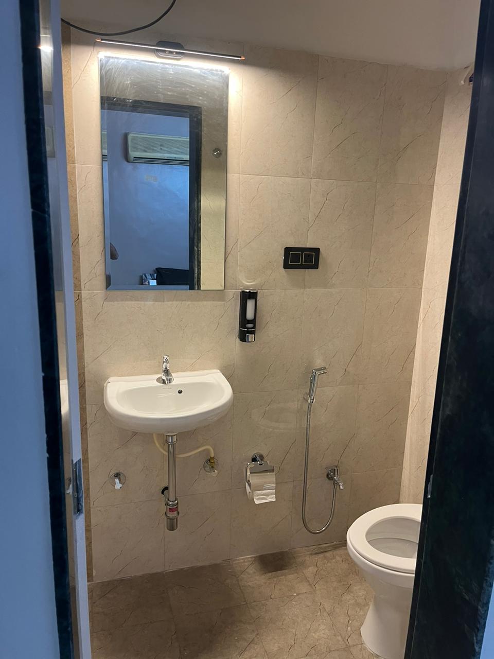 Luxury Apartments by Royal Luxor Stay: Koregaon Park - Tap to explore photos