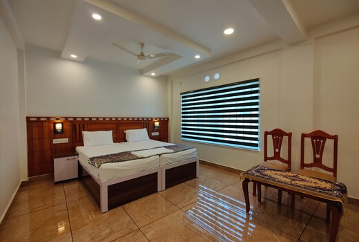 Malabar Residency (500 meter from Periyar National Park Gate)