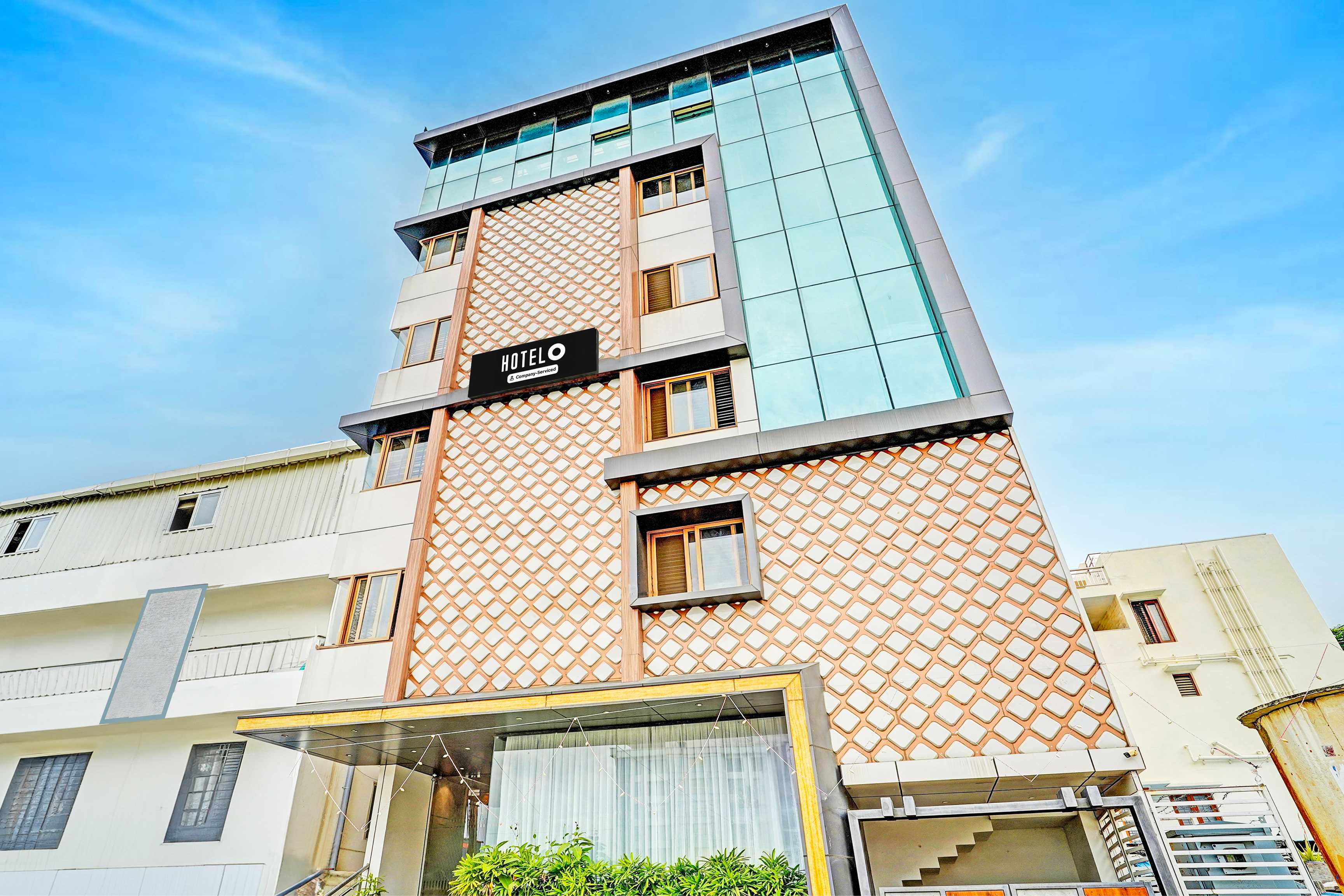 Super Hotel O Indiranagar - Tap to explore photos