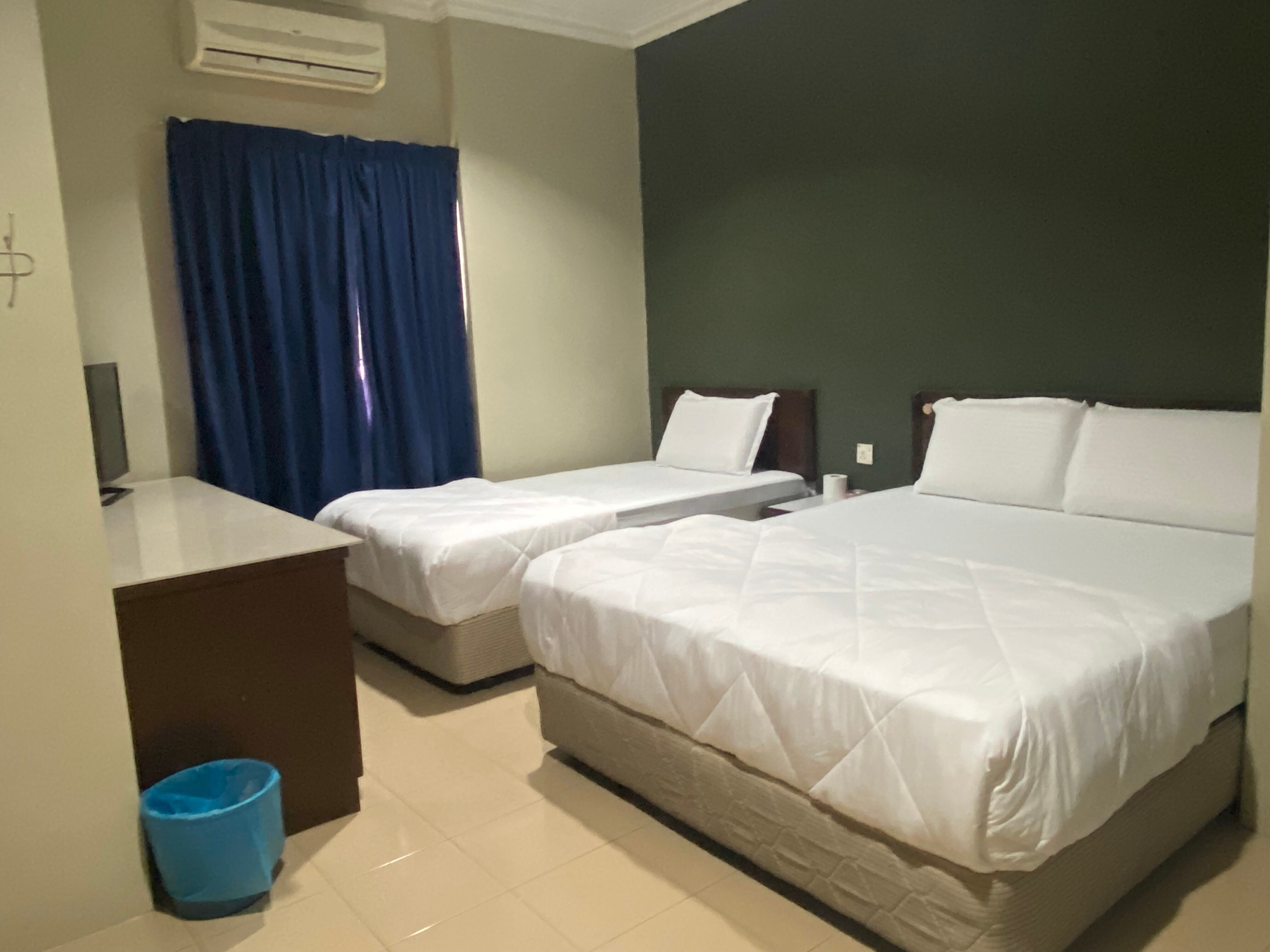 OYO 90896 Gold Hill Hotel - Tap to explore photos