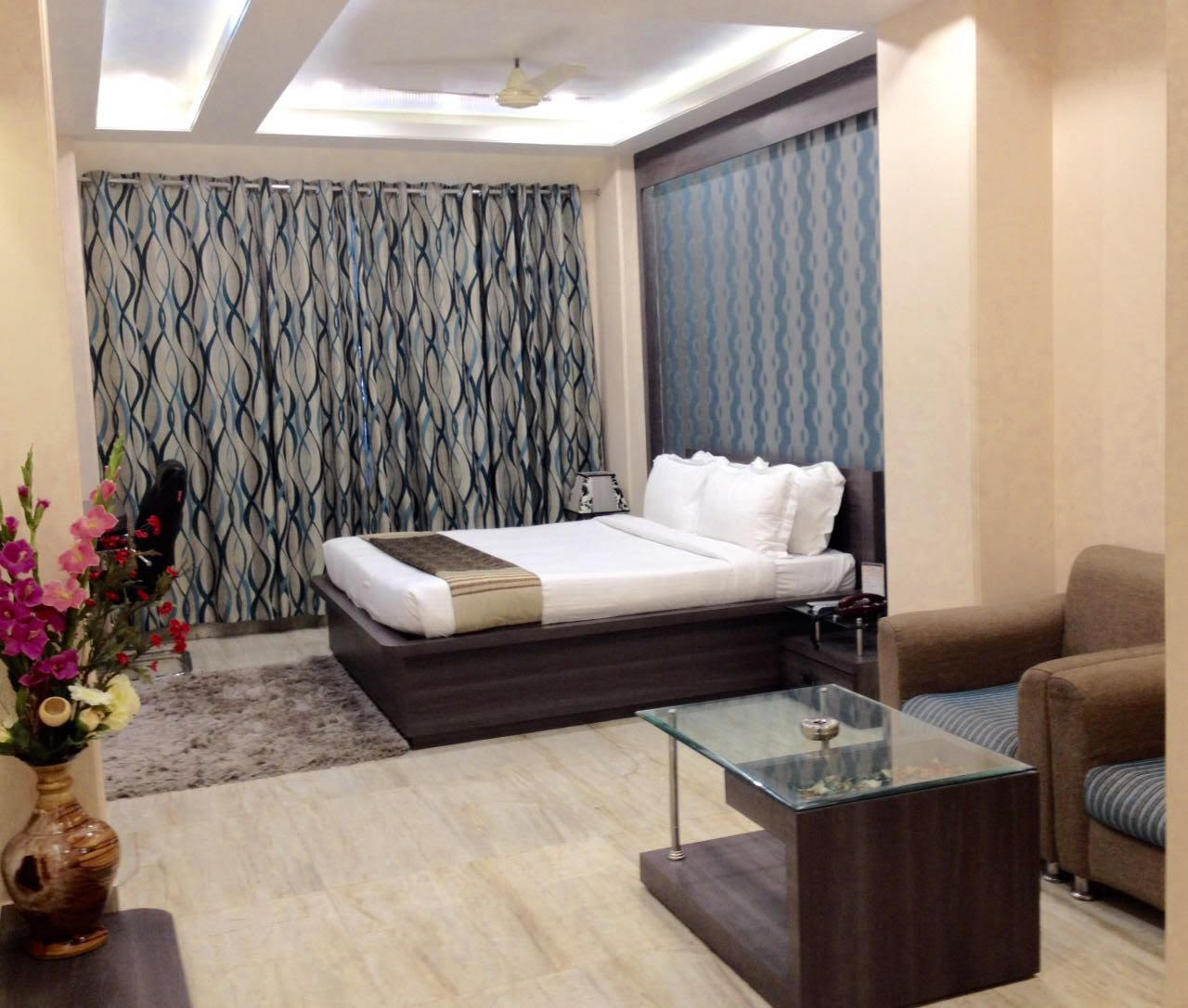 Hotel Madhuvan Palace - Tap to explore photos