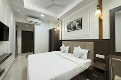 Hotel Golden Crown - 600m to Kashi Vishwanath Temple, Varanasi