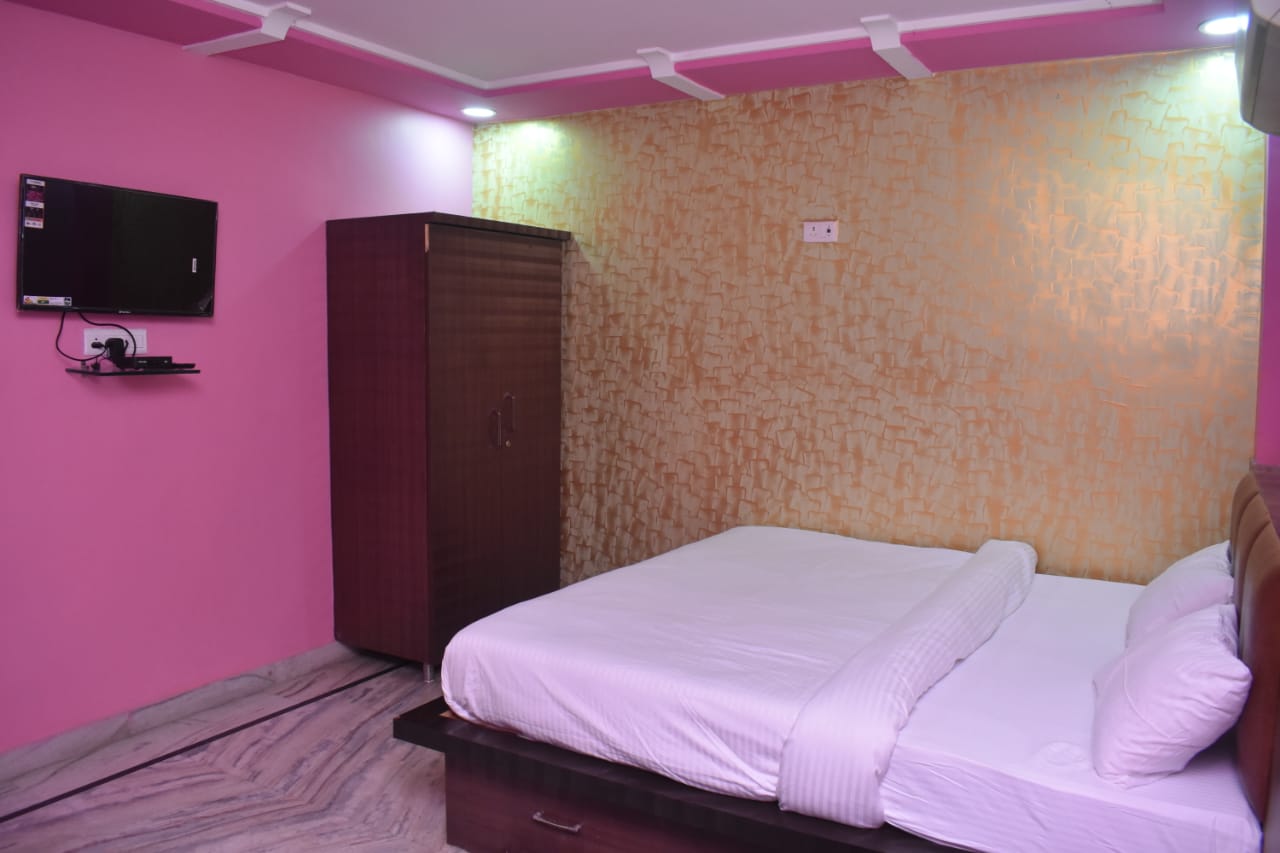 Hotel Pushp Vatika - Tap to explore photos