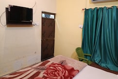 Hotel Maa Dham 10 min walking Ram Mandir, Ayodhya