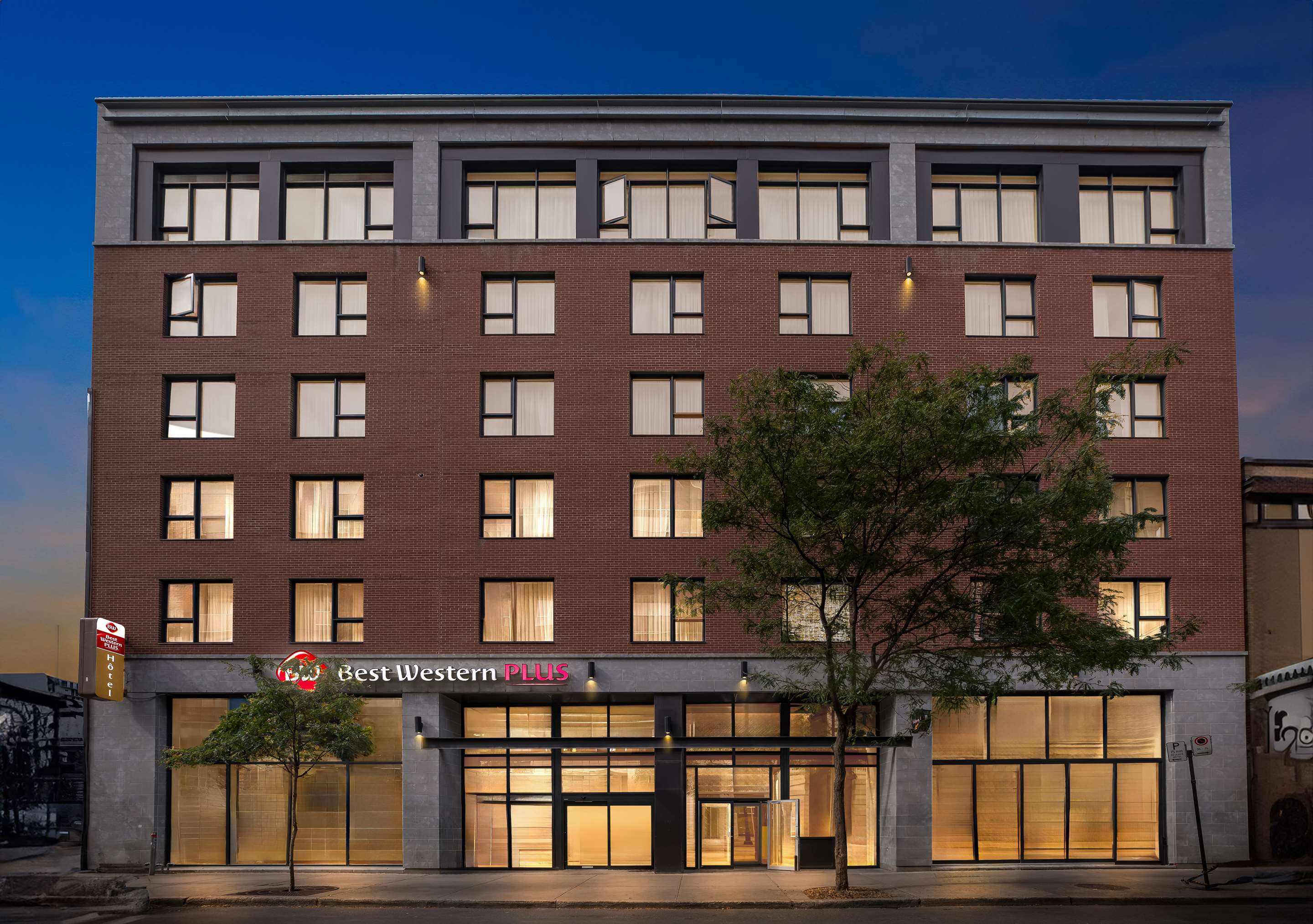 Best Western Plus Hotel Montreal - Tap to explore photos