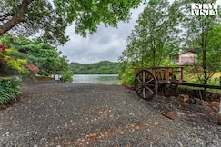 StayVista at Ajuban, Panhala