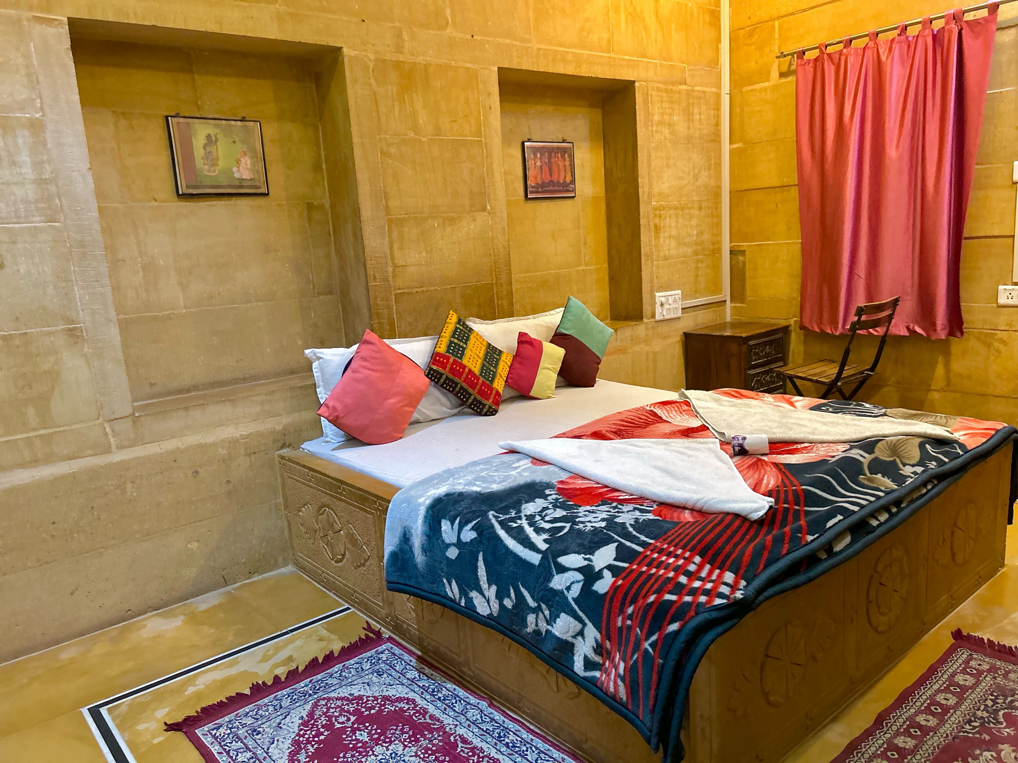 Hotel Pol Haveli - Tap to explore photos