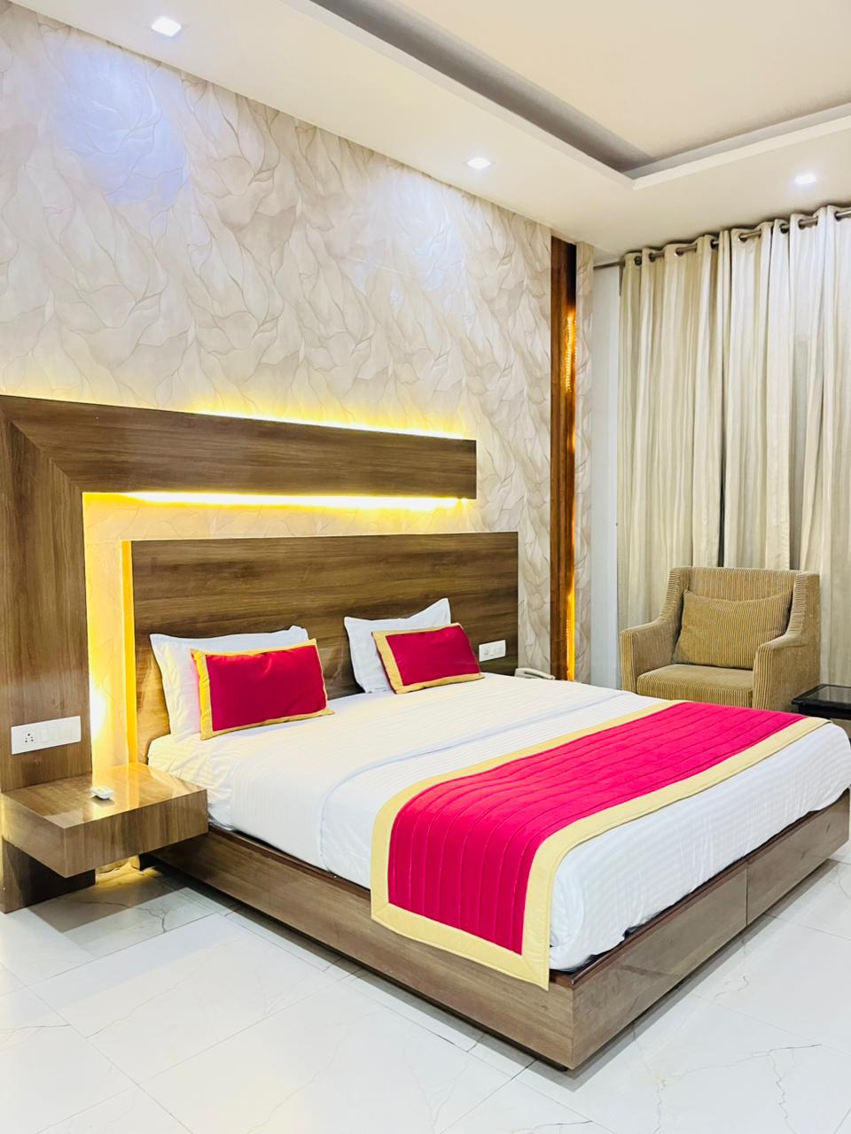 Hotel Sobti Plaza - Tap to explore photos