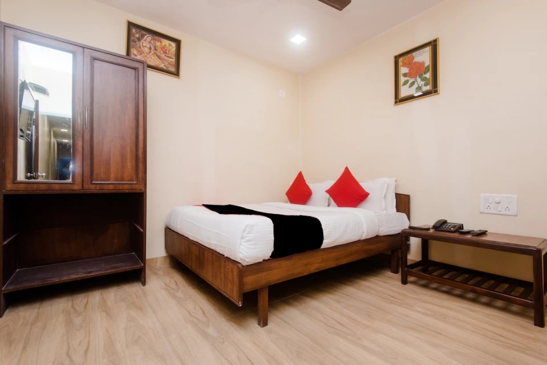 Shivar Guest House Mumbai - Tap to explore photos