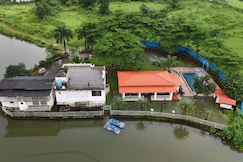 7BHK Lake House with Lawn Area and Outdoor Games, Karjat, Pen