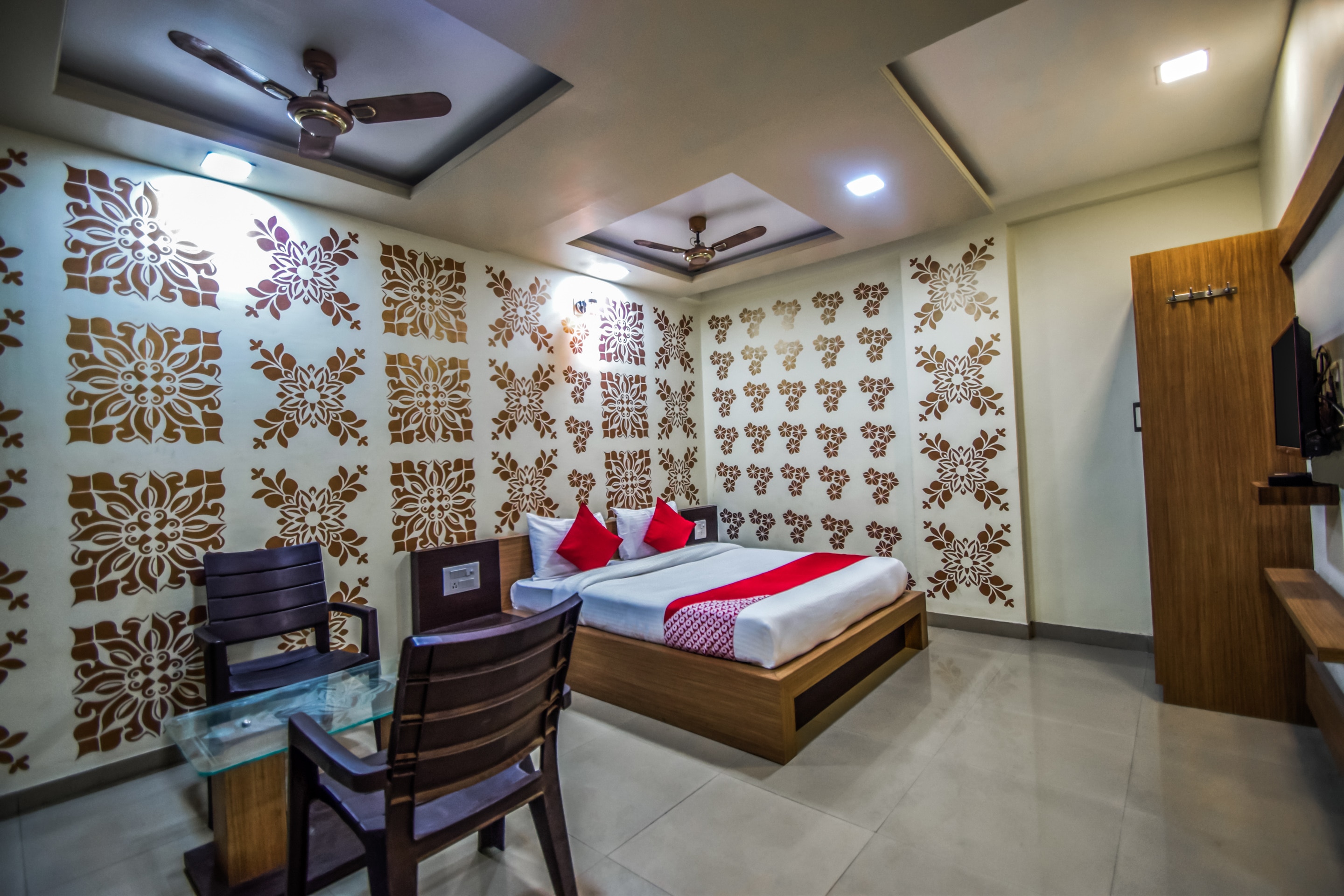 Hotel kavita Inn - Tap to explore photos