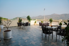Shambhala 4BHK W/ Indoor pool/Cook/Aravalli views, Udaipur