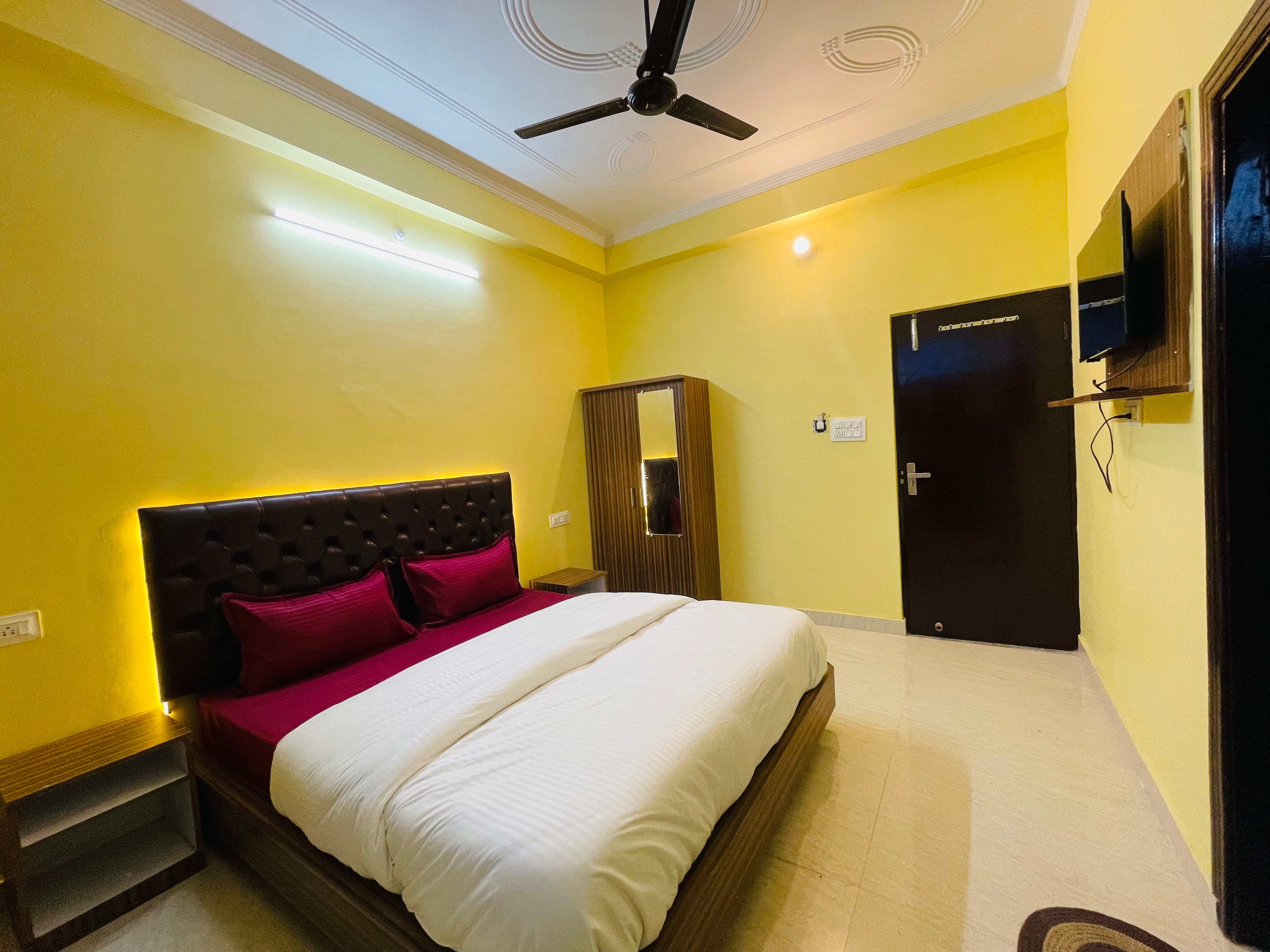 Hotel manohar Rishikesh - Tap to explore photos