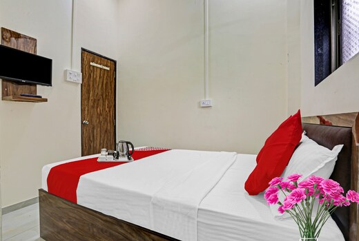 Hotel O S K Palace