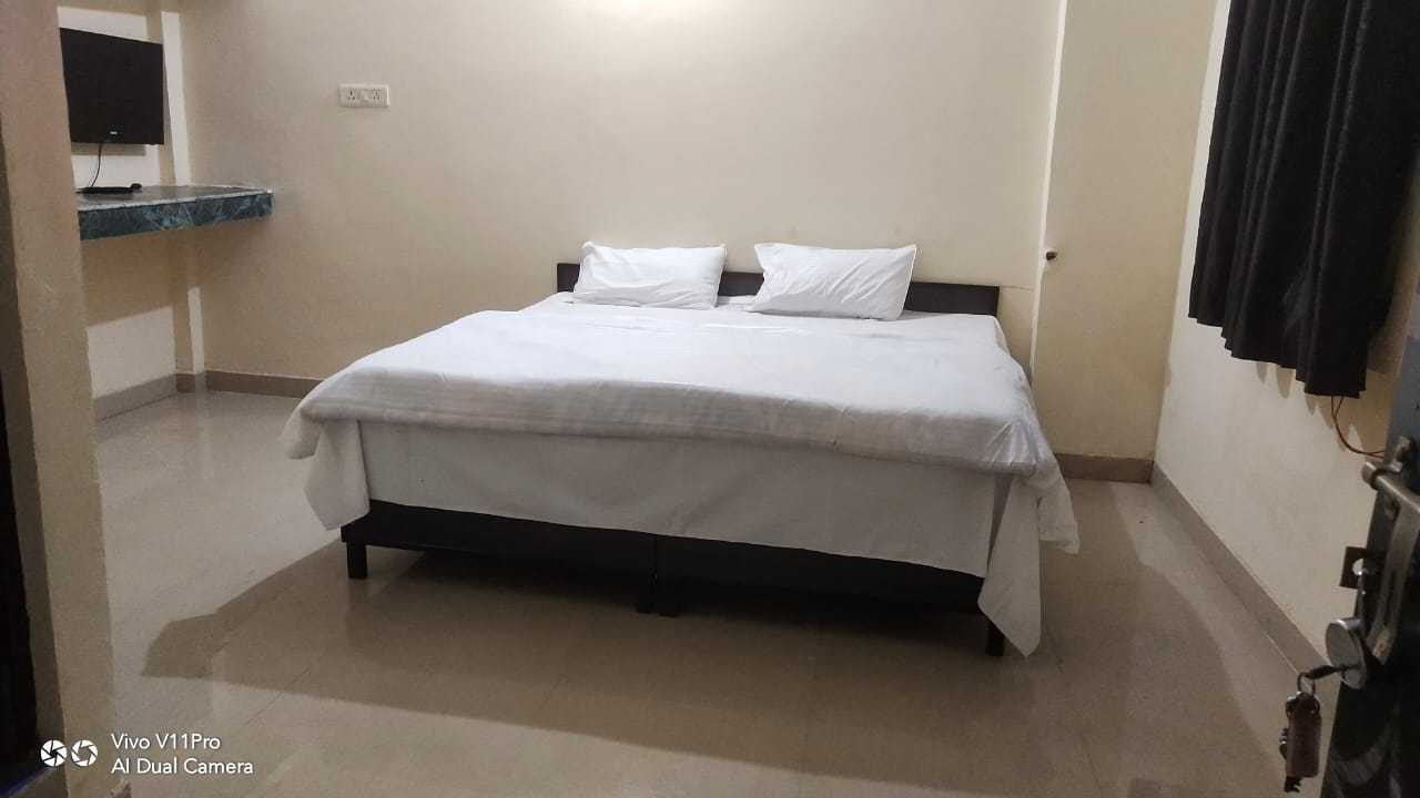 Hotel O Queen House Near Pvr Ansal Plaza Greater Noida - Tap to explore photos