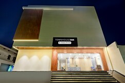 Super Townhouse Oak Army Aviation Base Jhansi, Jhansi