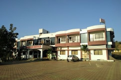Indo Mountain Hotel, Khanvel