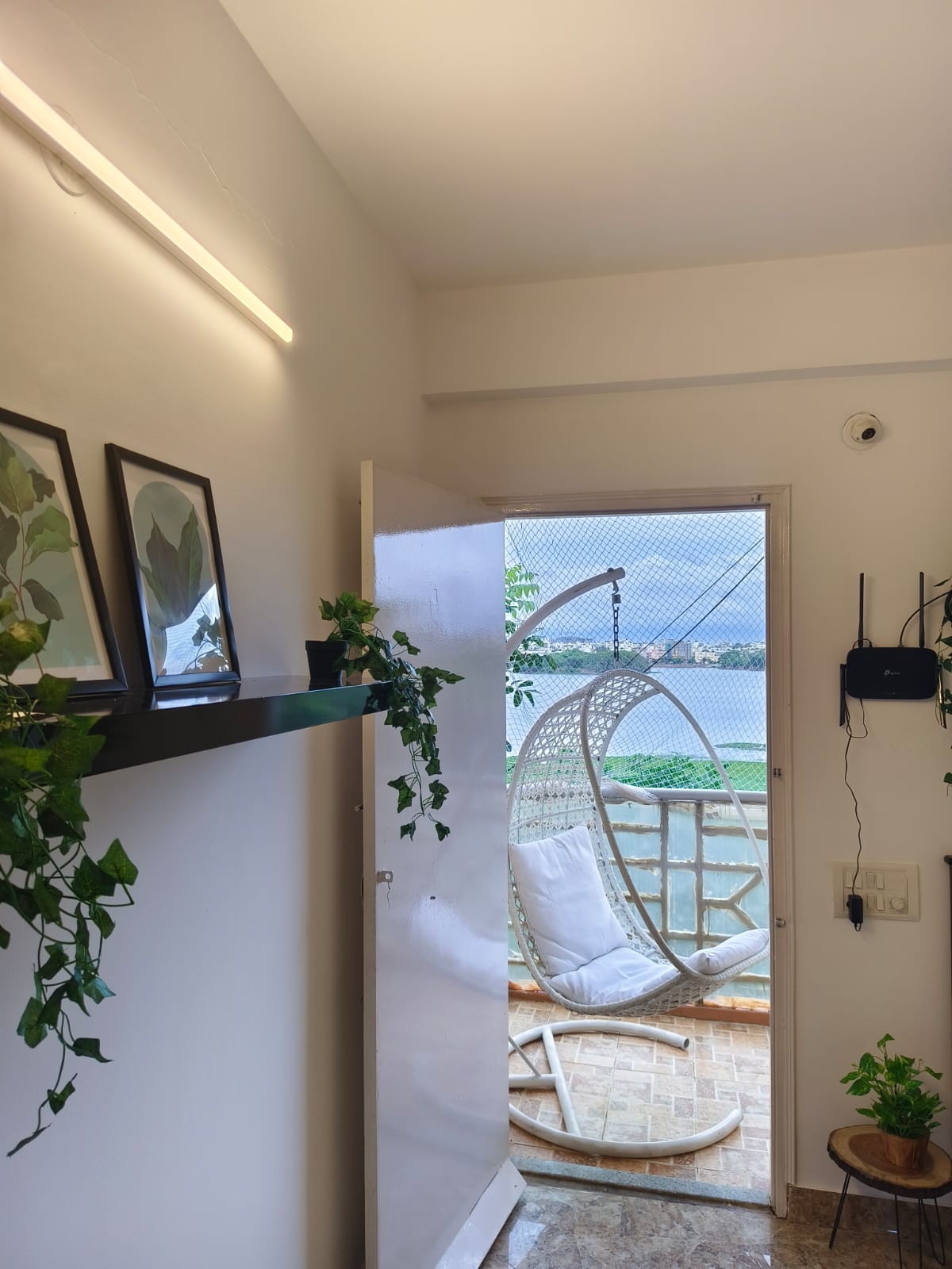 Urban Rose - Luxurious Lakefront AC 3 BHK - Tap to explore photos