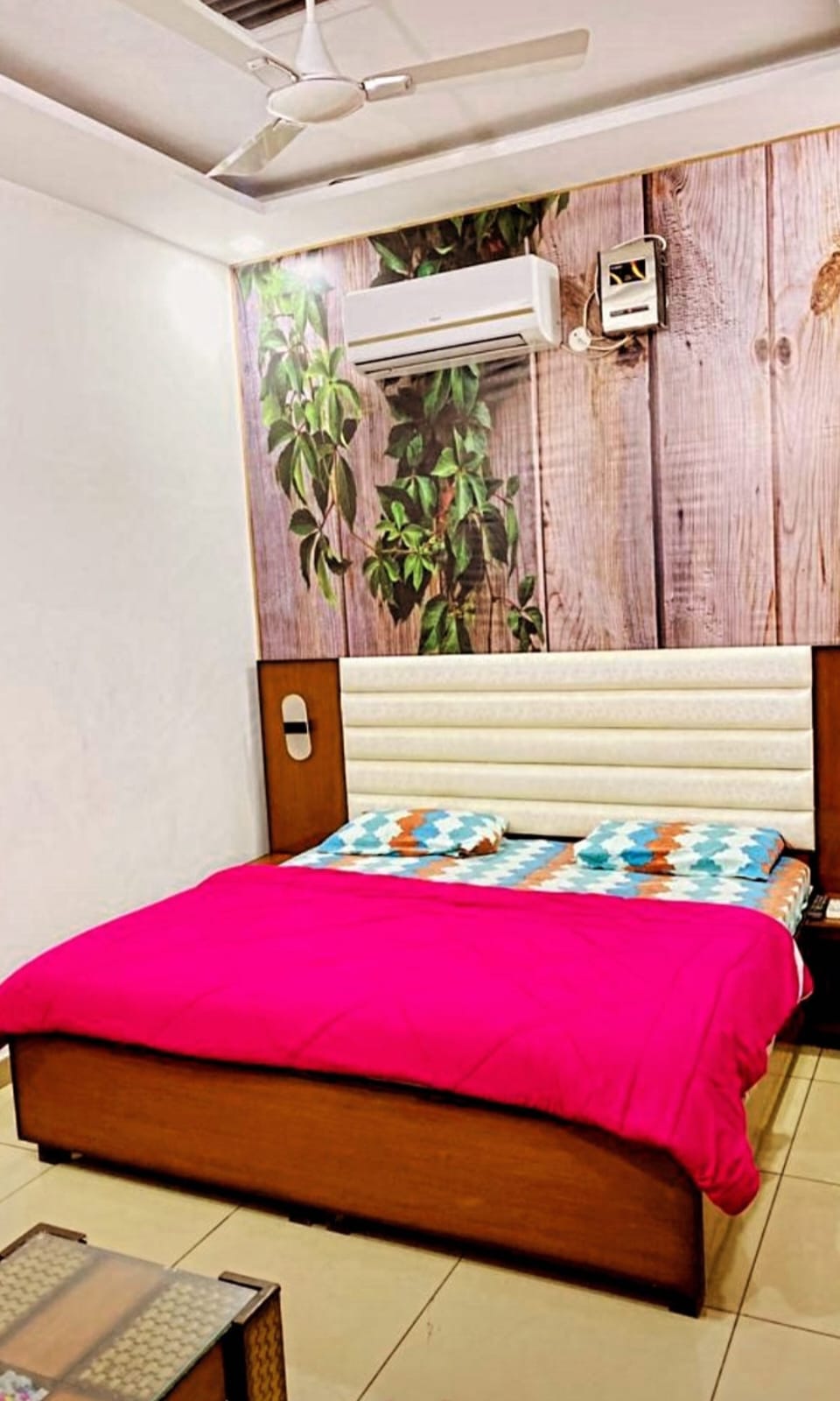 Hotel Sekhon - Tap to explore photos