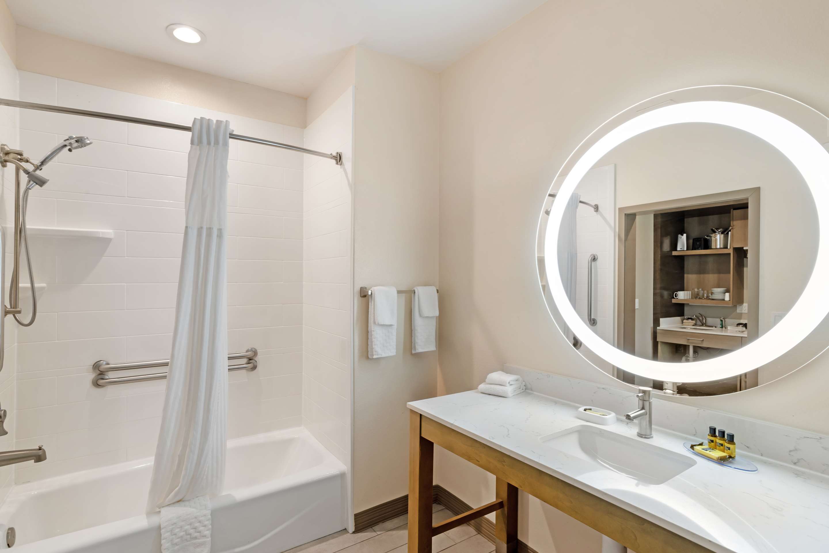 Best Western Plus Executive Residency IH-37 Corpus Christi - Tap to explore photos