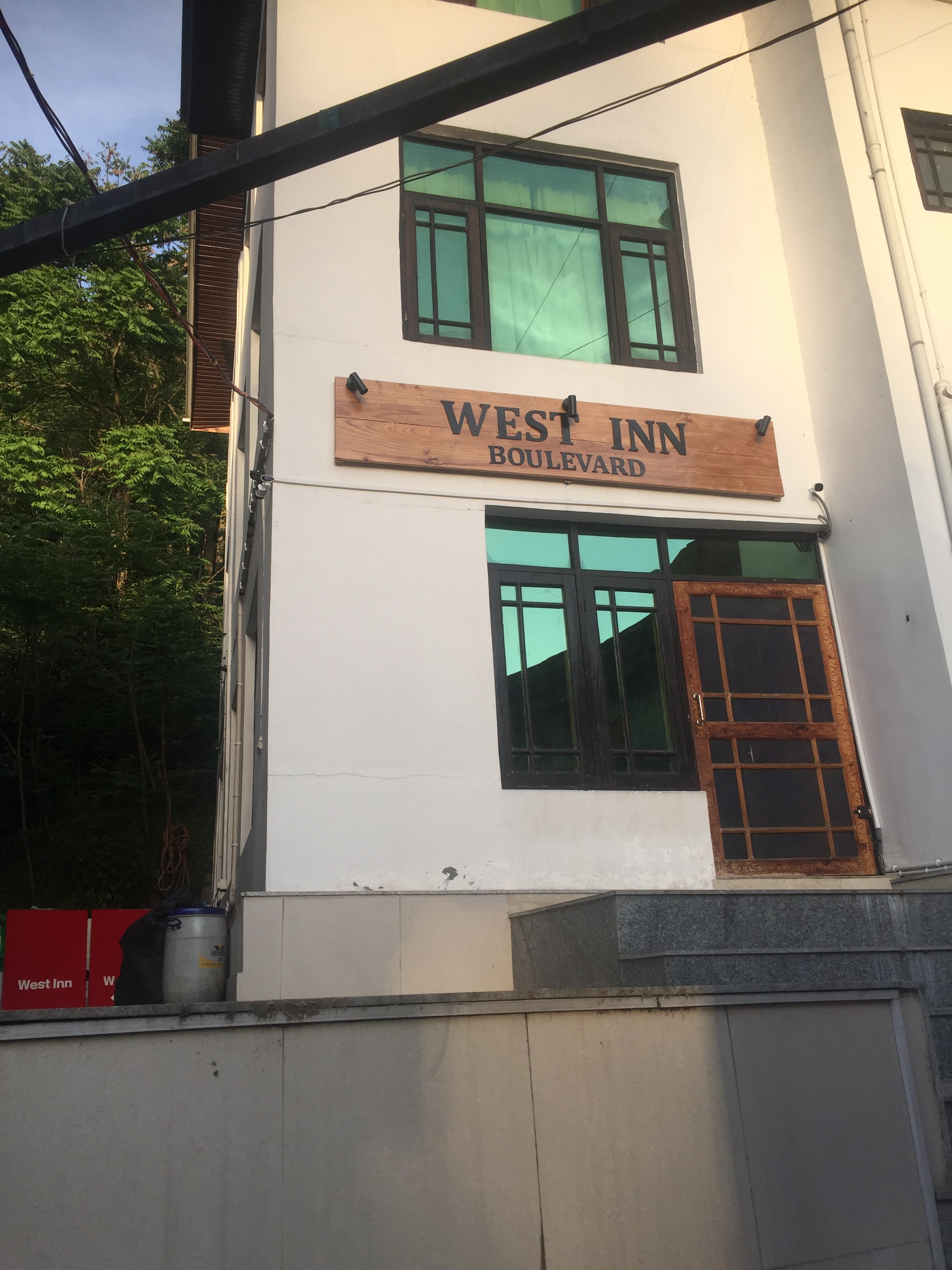 Hotel West Inn - Tap to explore photos
