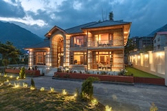 SaffronStays Monarch Manor , Manali