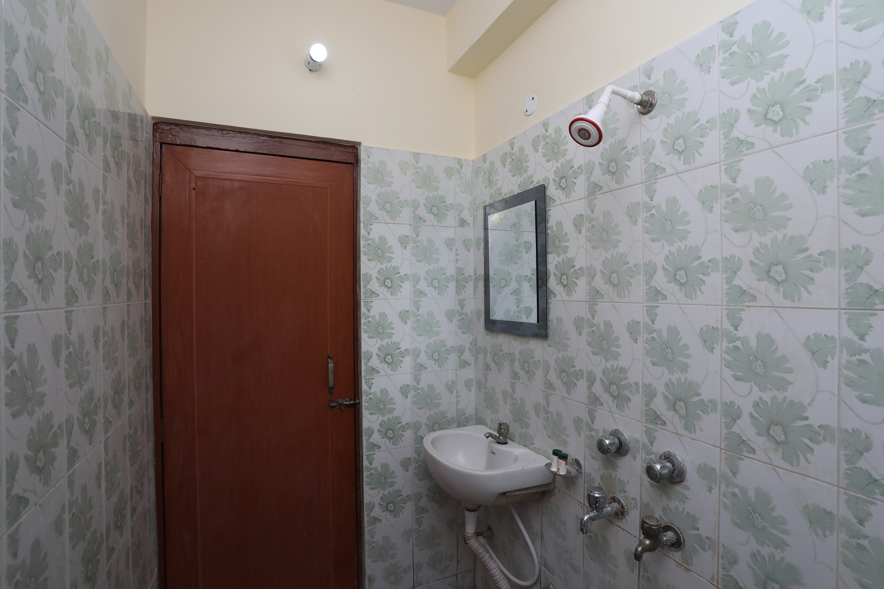 The Elim Home Stay | Rooms & Caretaker - Tap to explore photos
