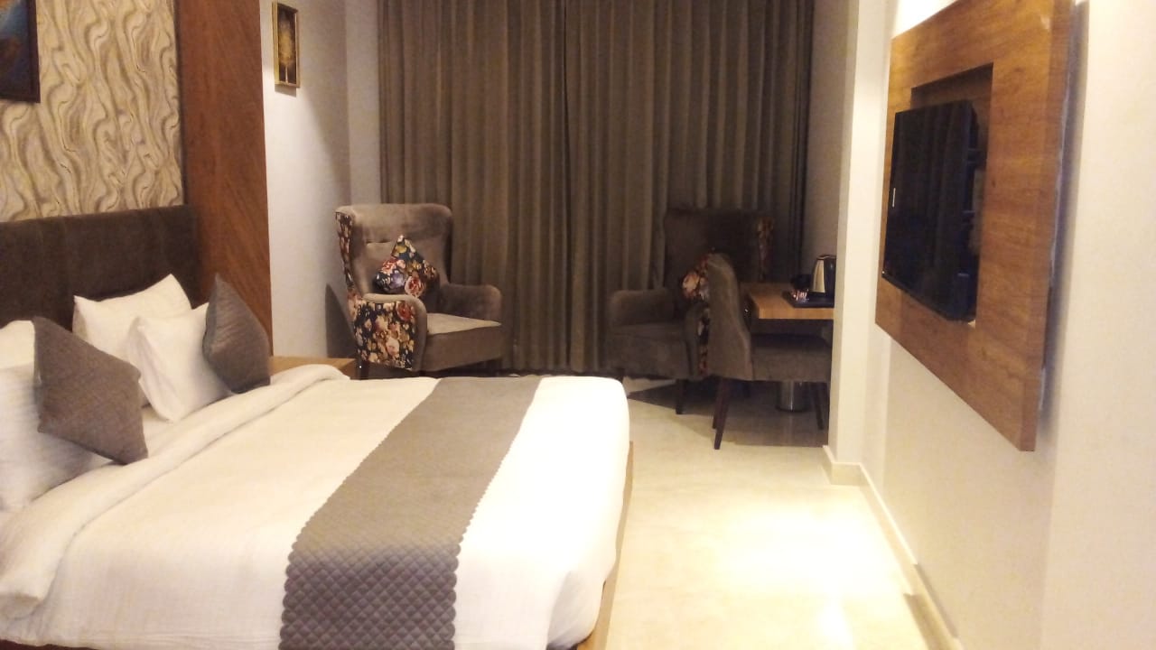 Hotel Golden Peacock - 5min From Har Ki Pauri - Tap to explore photos