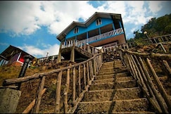 Yes Homes - Pinewood resort, Lava