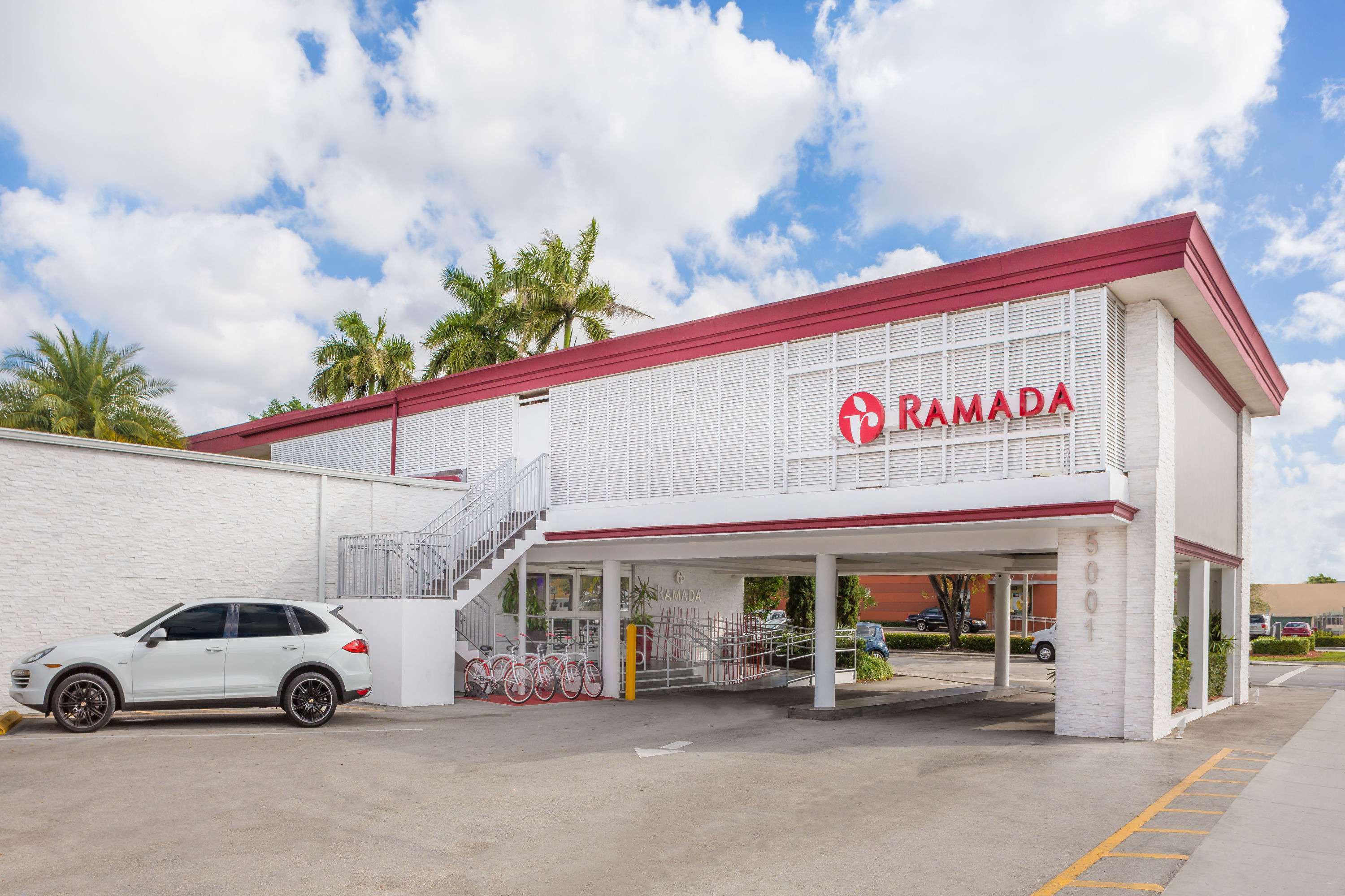 Ramada by Wyndham Miami Springs/Miami International Airport - Tap to explore photos