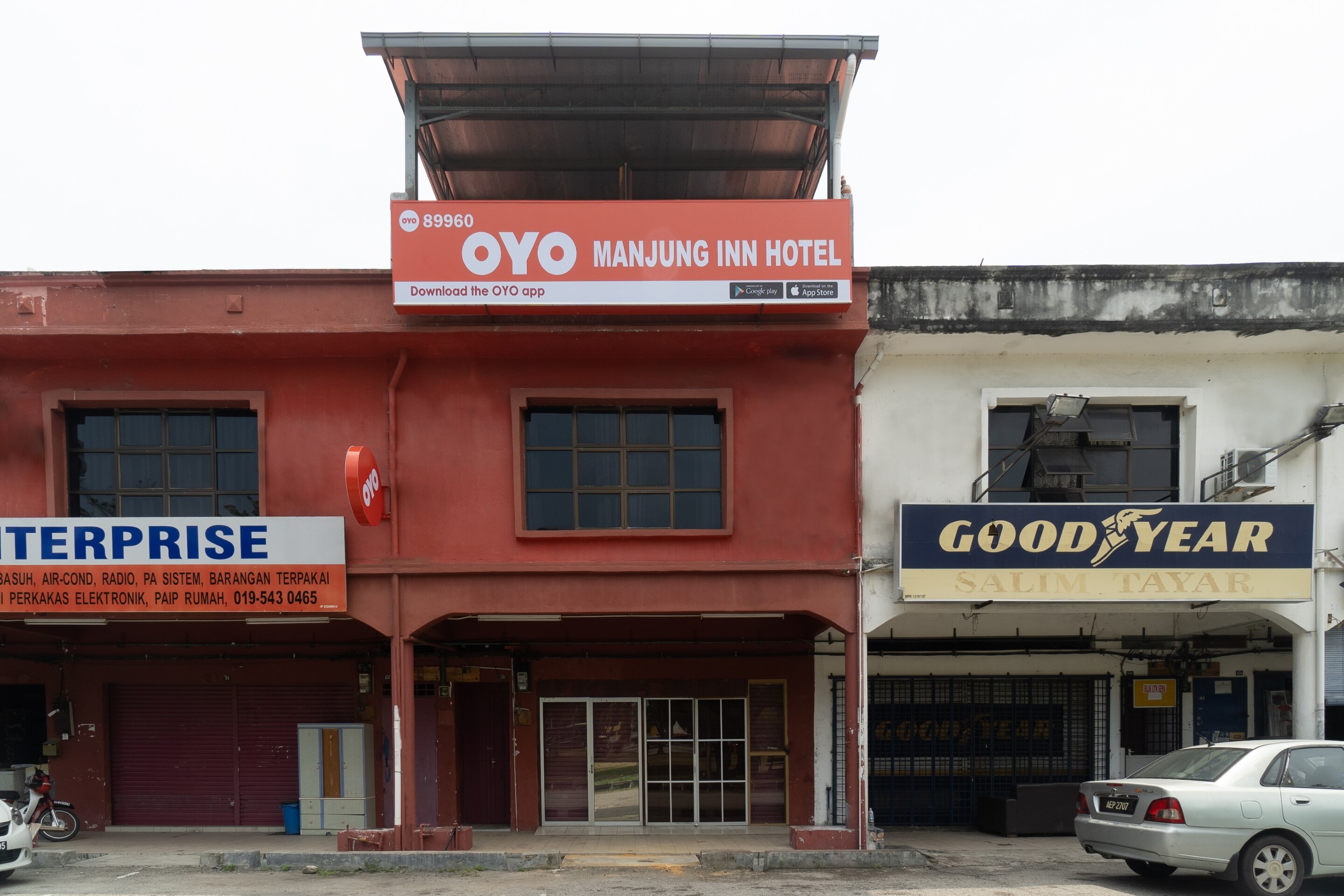 OYO 89960 Manjung Inn Hotel - Tap to explore photos