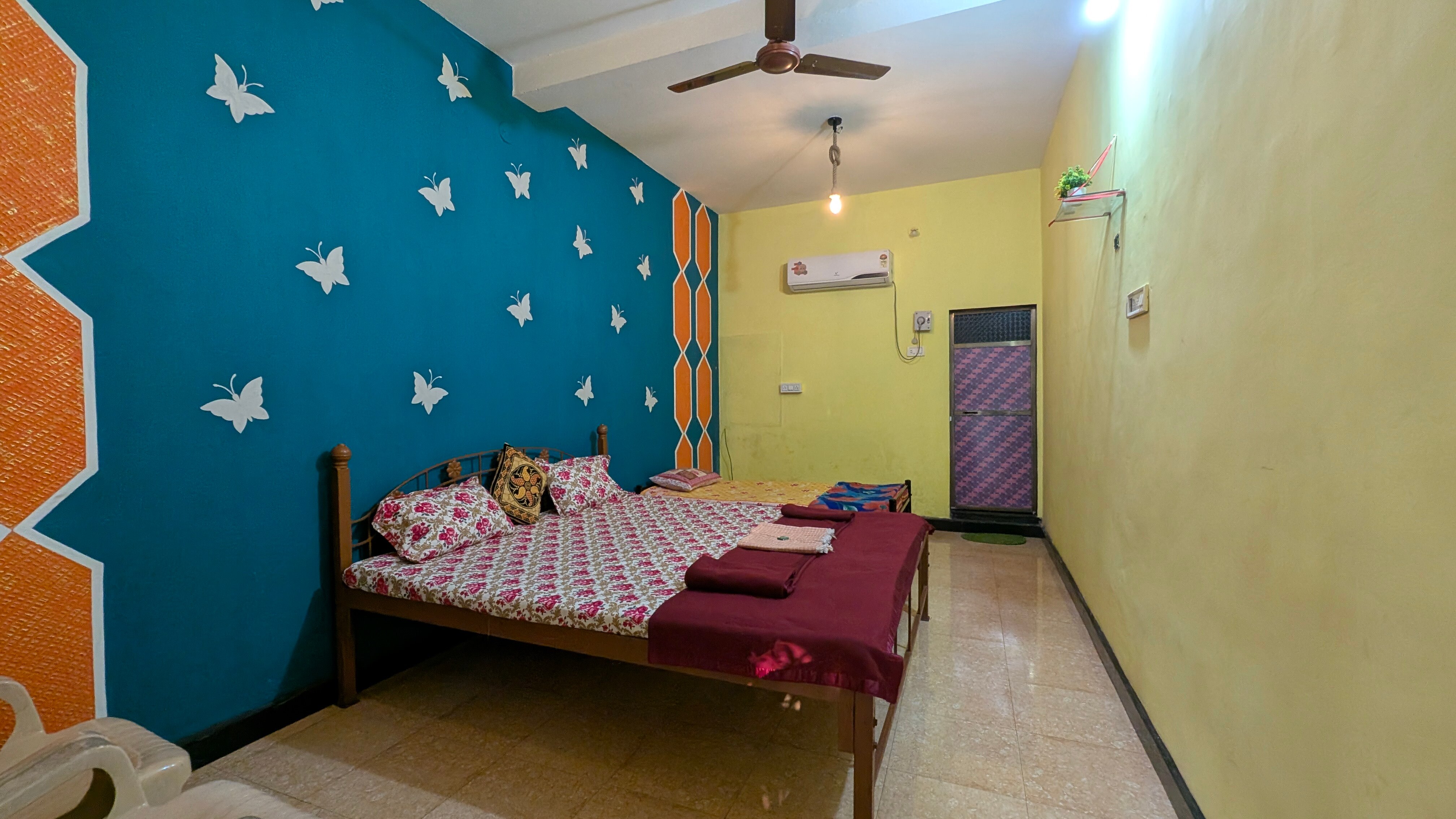 Sarsi Guest House - Tap to explore photos