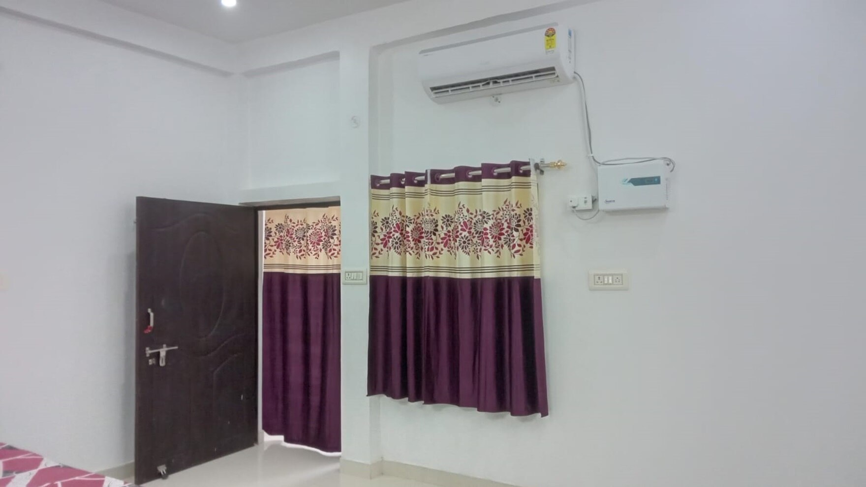 Kanha Ji Atithi Niwas Home Stay - Tap to explore photos