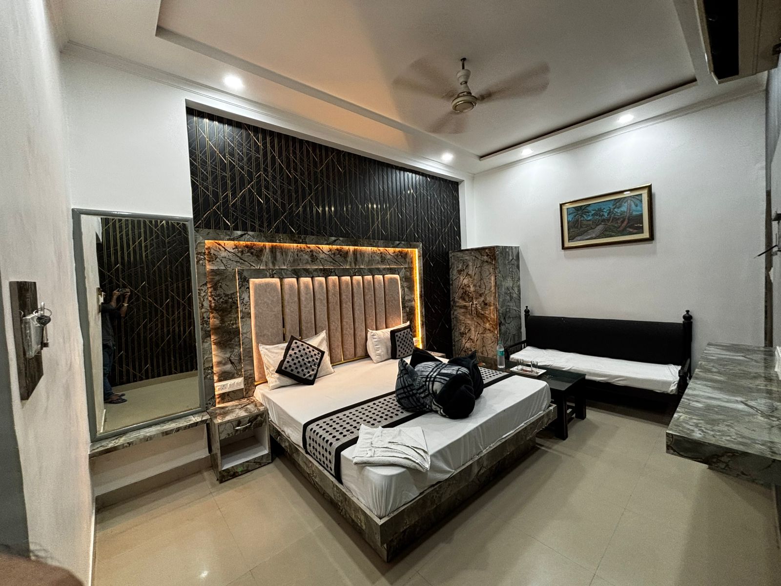 HOTEL NEW ANAND NIWAS - Tap to explore photos