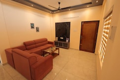 Red Suites 2BHK by Happifistays, Thiruvananthapuram