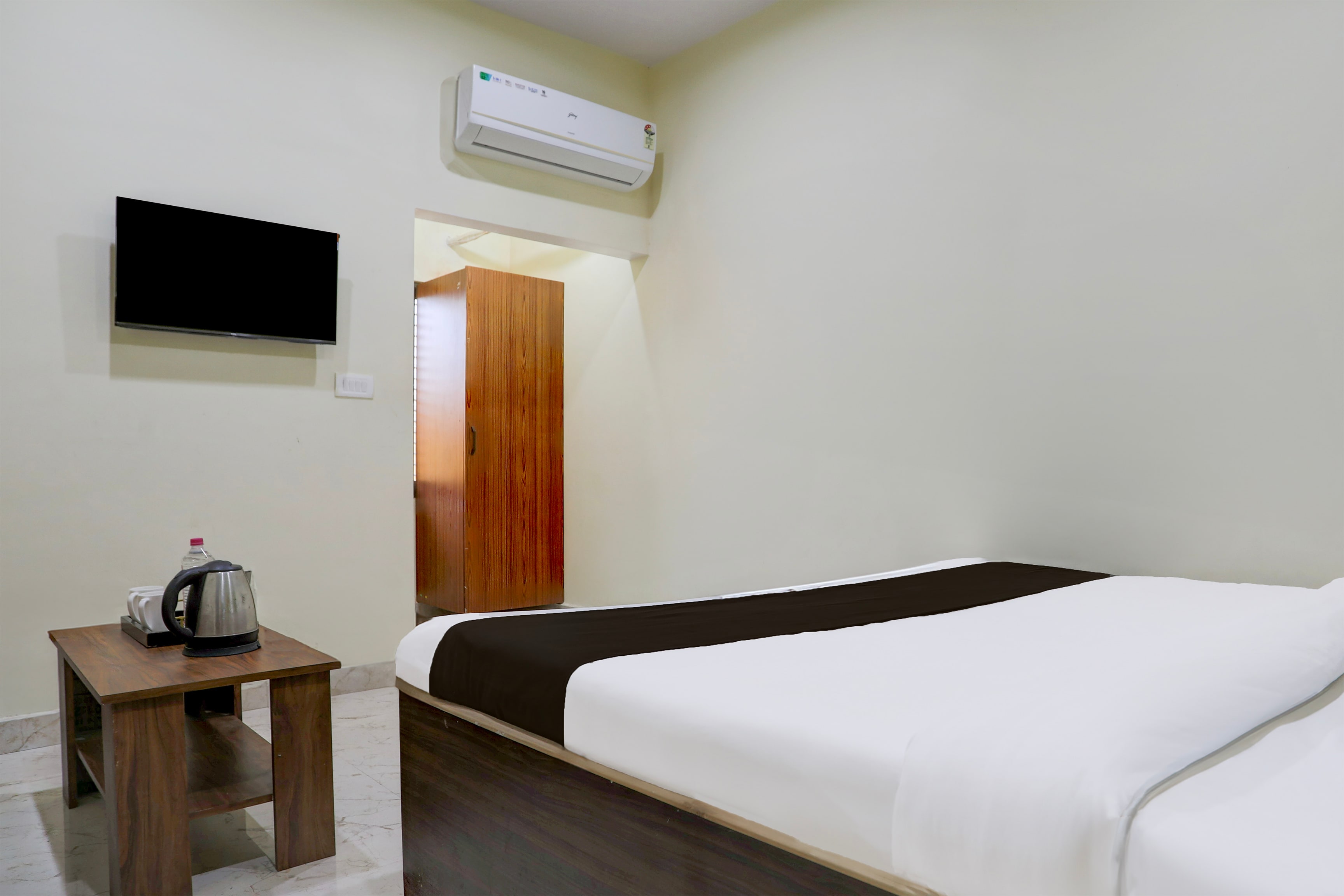 Super Hotel O Samne Ghat - Tap to explore photos