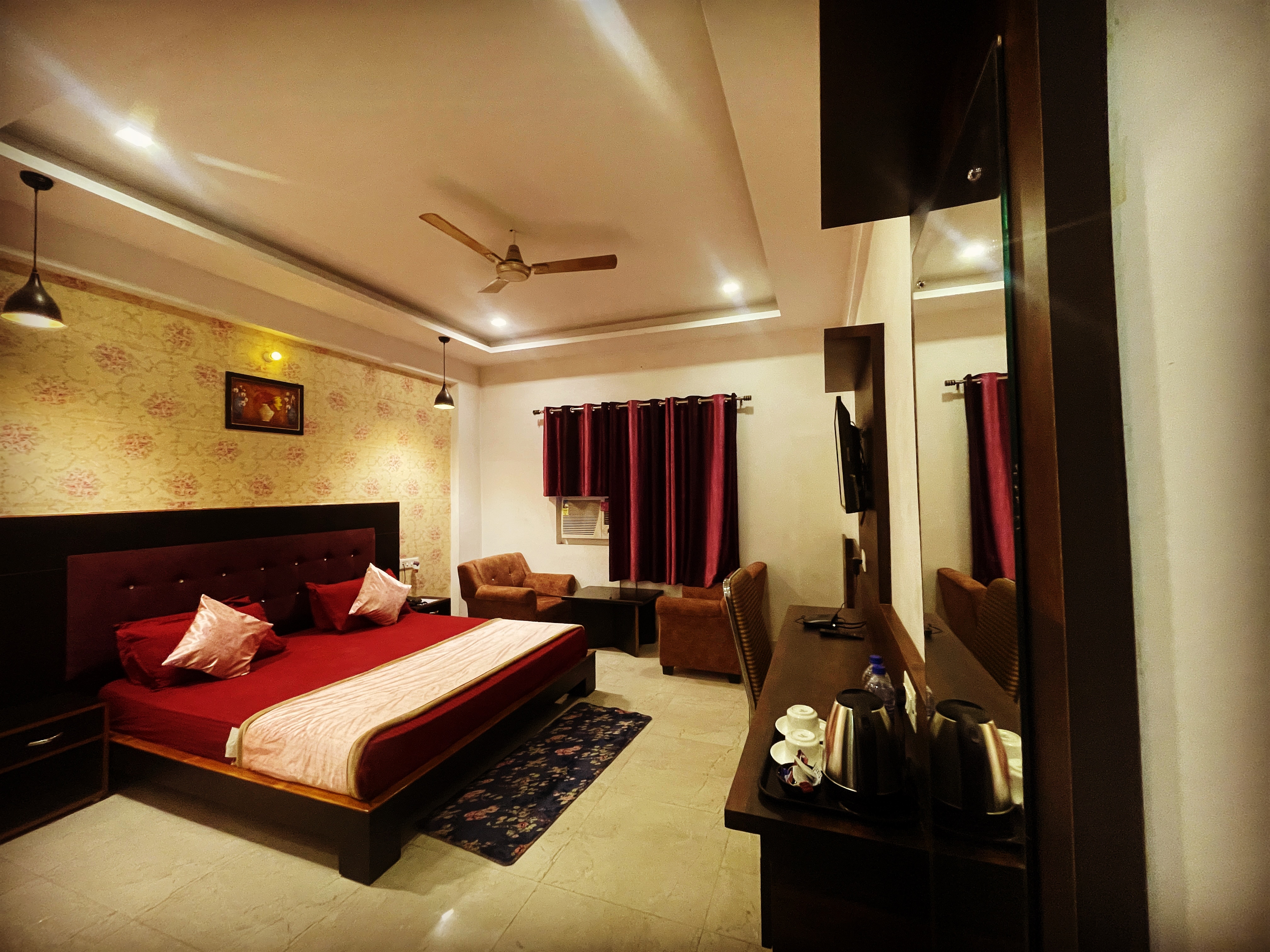 Hotel Kanha Ji - Tap to explore photos