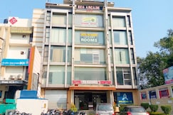 Hotel 99 square, Khanna