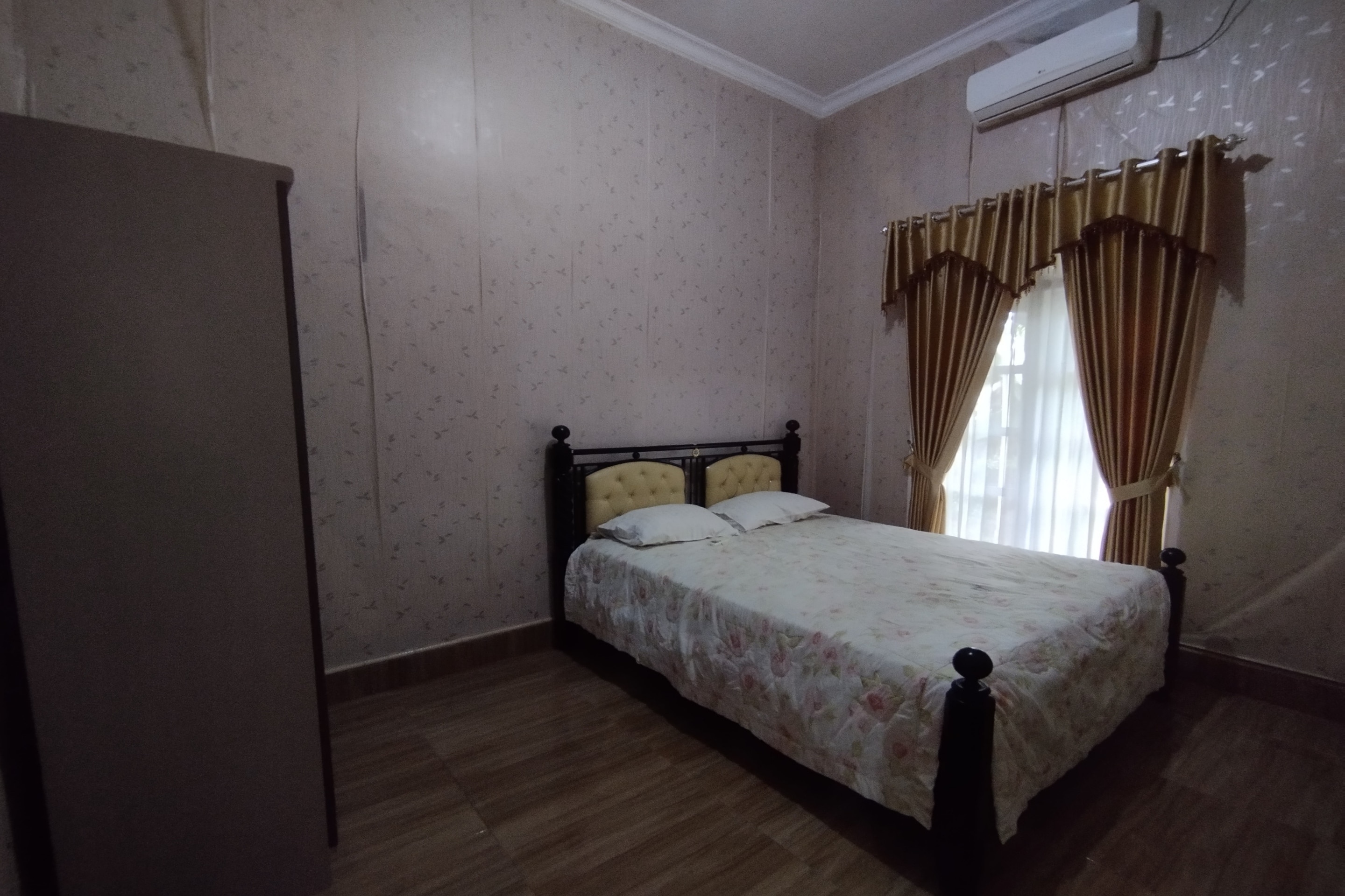 OYO 93618 Homestay Bonjeruk - Tap to explore photos