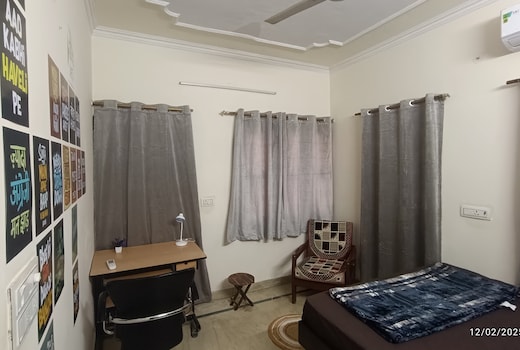 Zoey's Blue Sapphire - Party/Group/Couple/Family