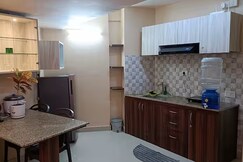 Modern Studio with Bathtub Near CC2, Kolkata